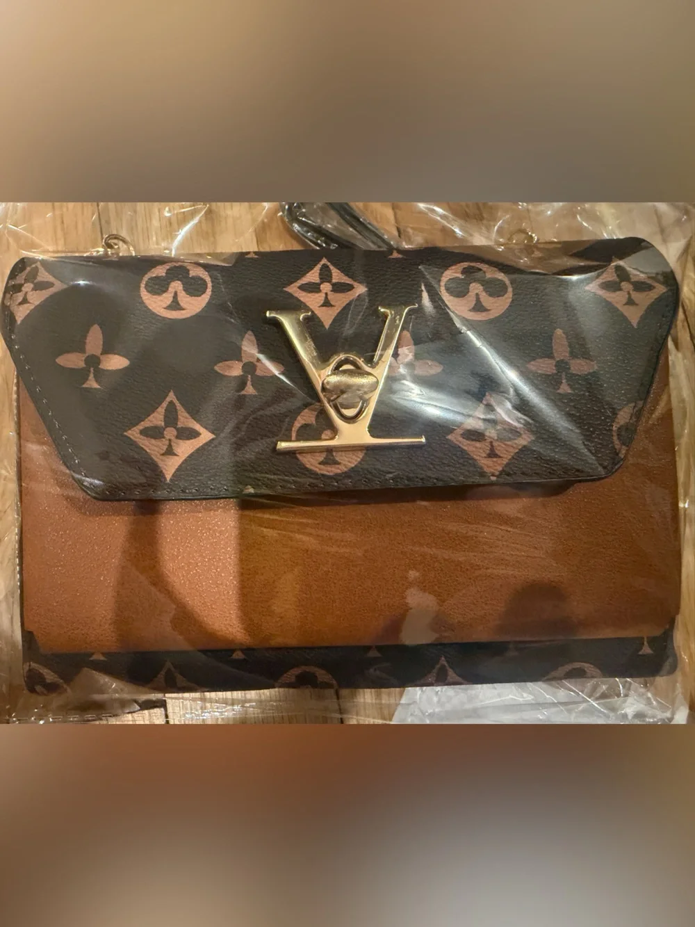 ✨✨Fun Monogram Crossbody Purse✨✨Gold Chain Strap & Hardware✨✨Brand New✨✨